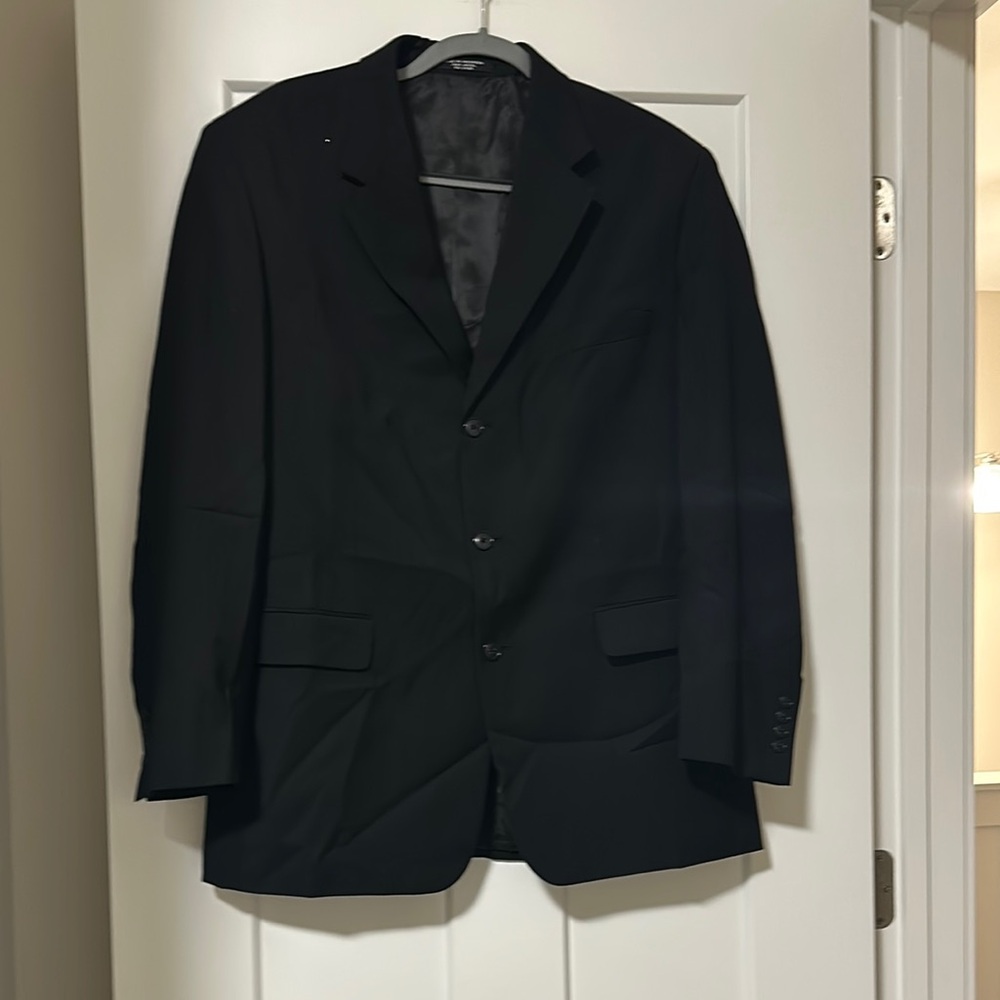 Classic Black Suit Jacket with Notched Lapels and Regular Fit